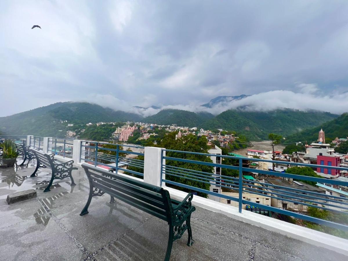 Hotel Manikut Рішикеш Екстер'єр фото