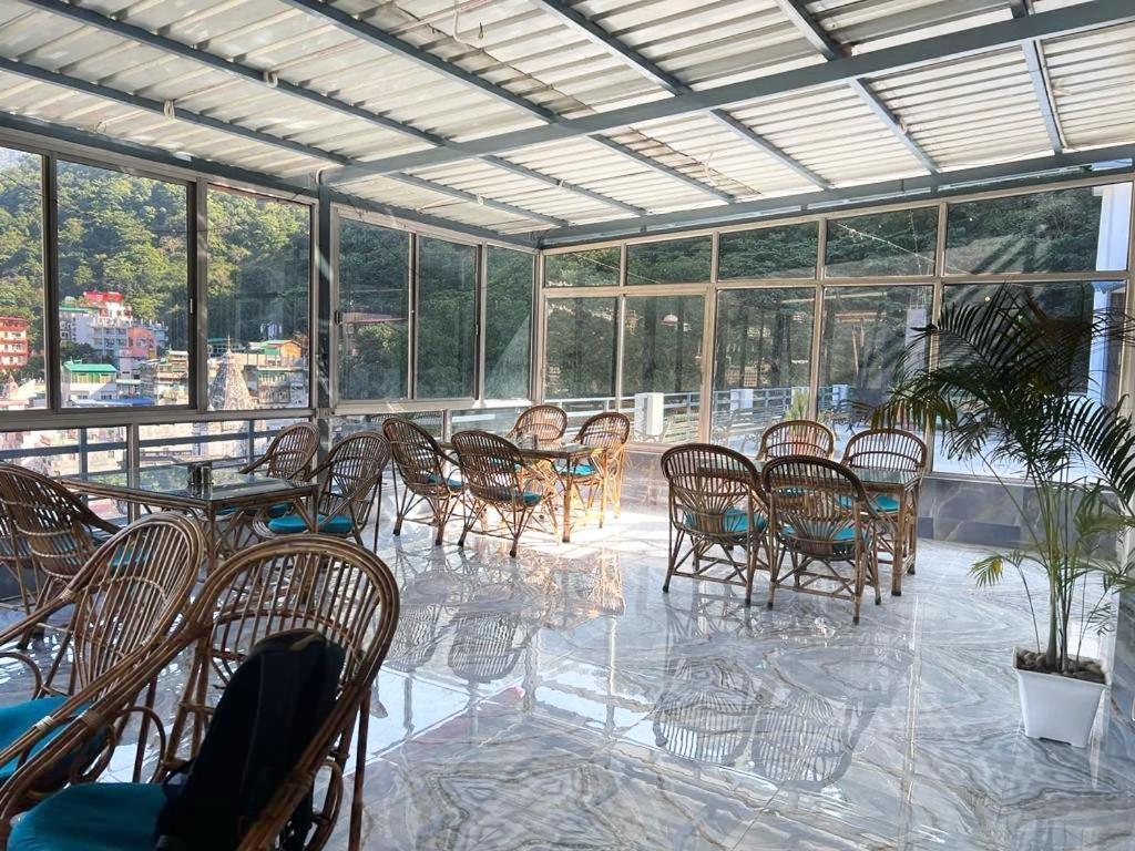 Hotel Manikut Рішикеш Екстер'єр фото