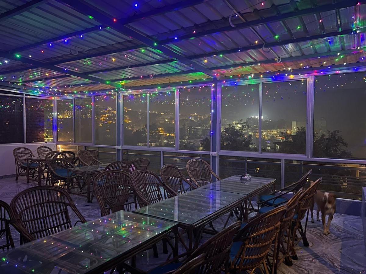 Hotel Manikut Рішикеш Екстер'єр фото