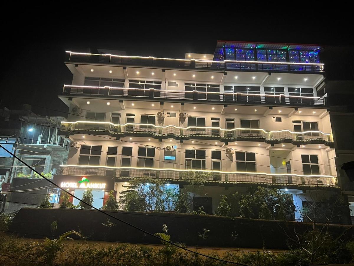 Hotel Manikut Рішикеш Екстер'єр фото