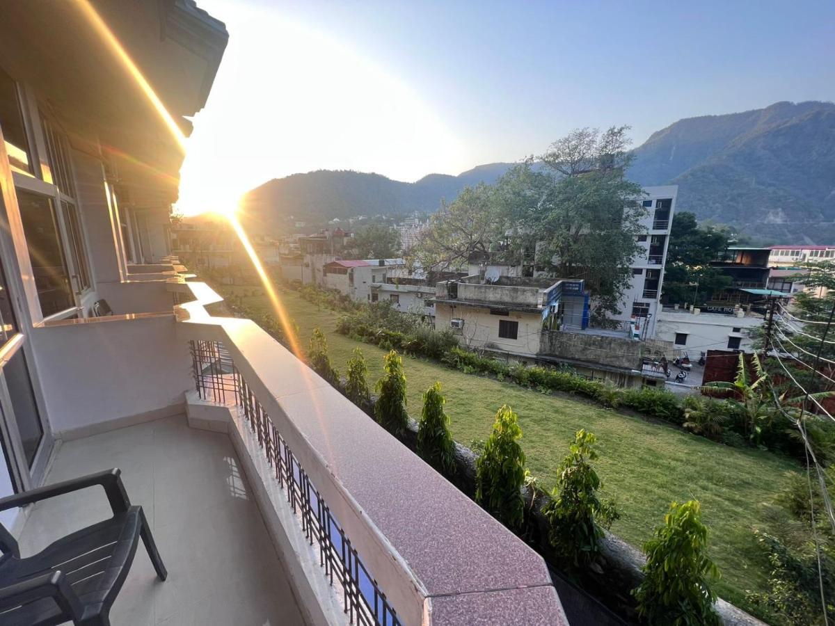 Hotel Manikut Рішикеш Екстер'єр фото