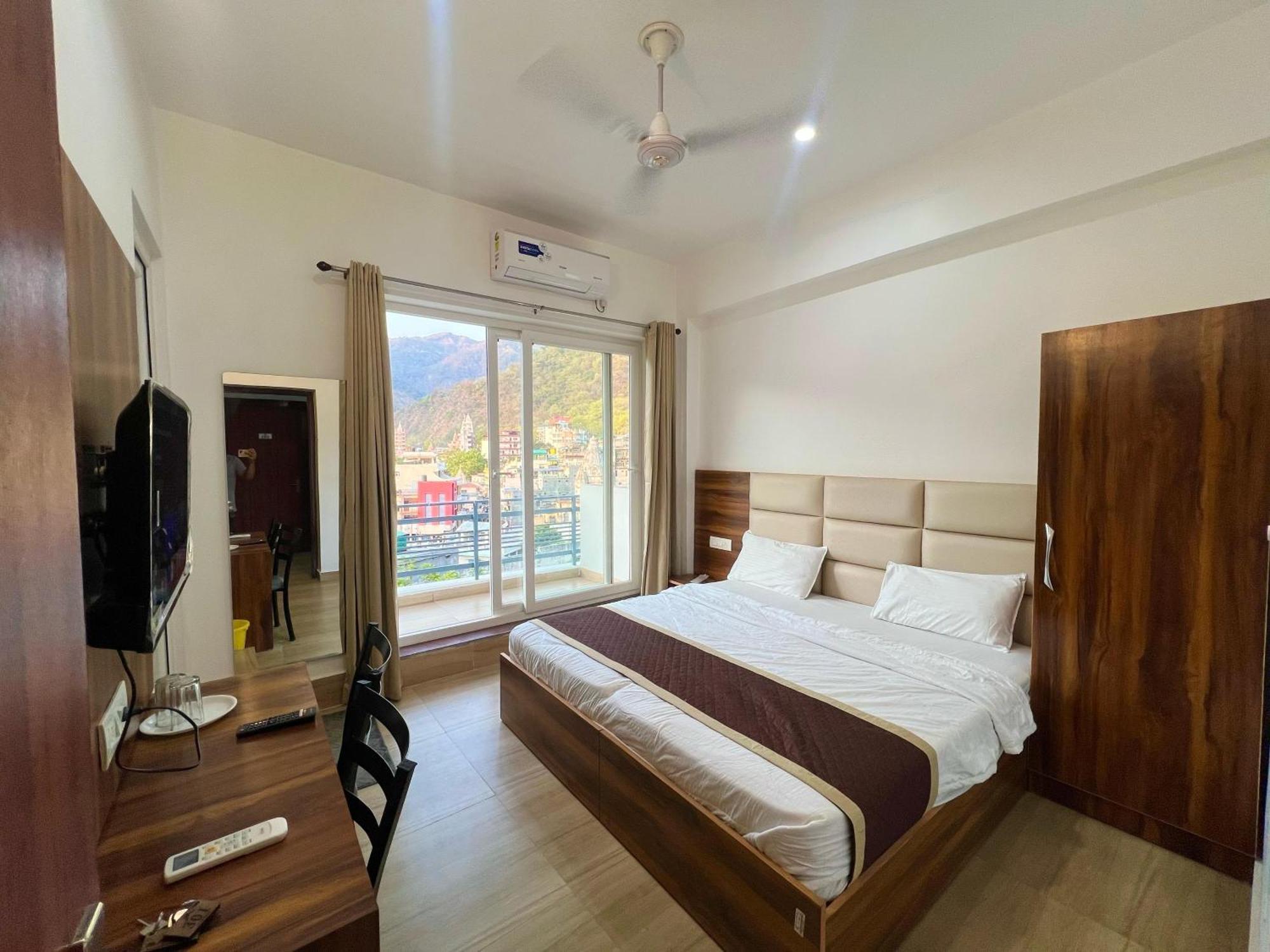 Hotel Manikut Рішикеш Екстер'єр фото
