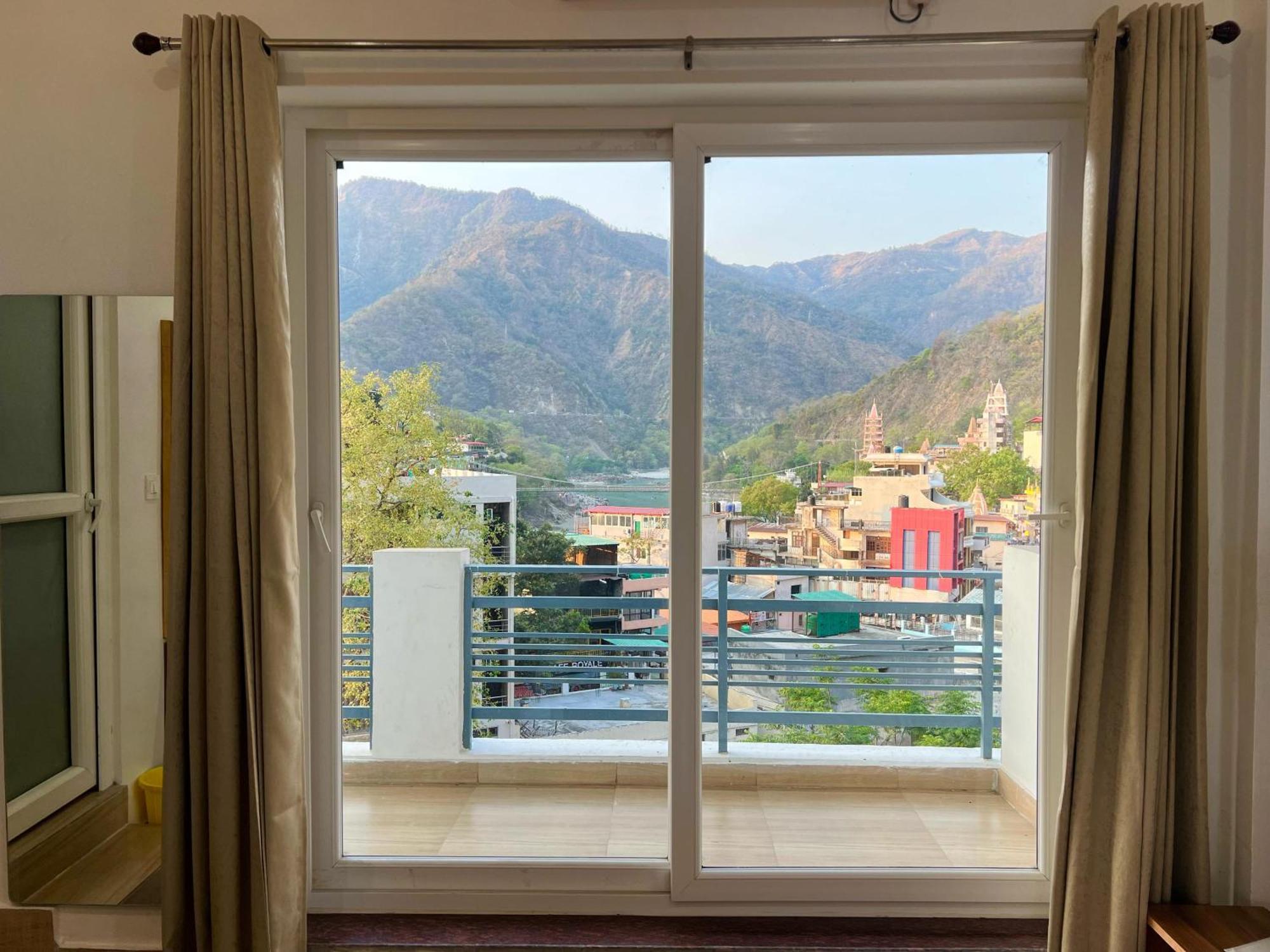 Hotel Manikut Рішикеш Екстер'єр фото