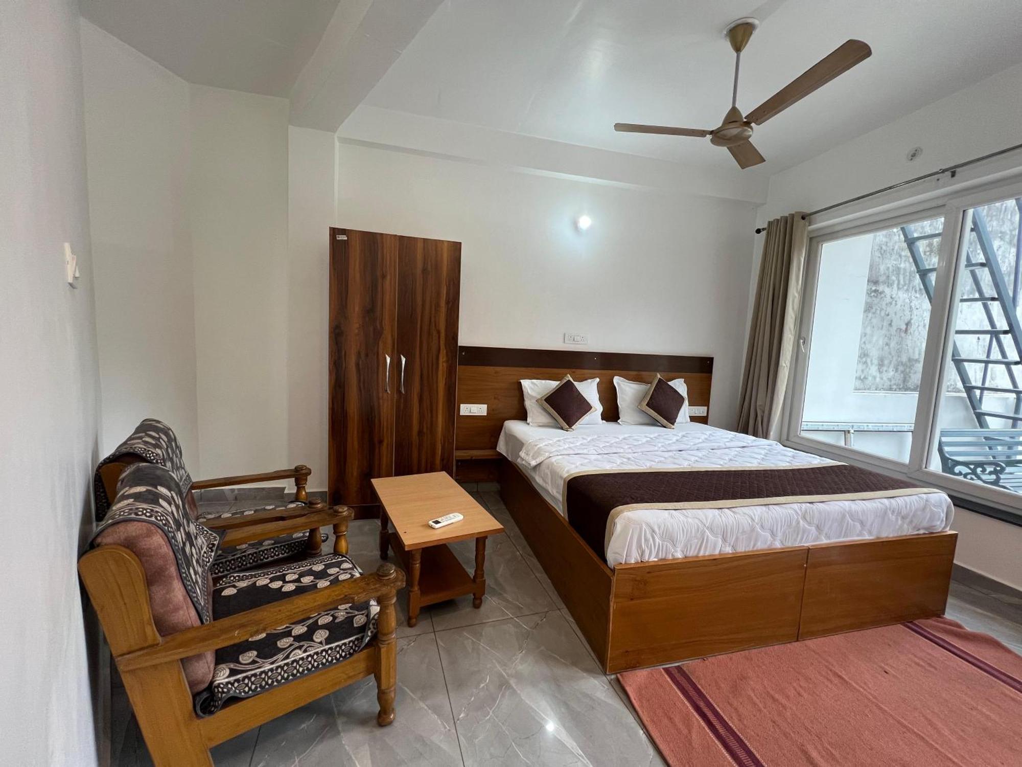 Hotel Manikut Рішикеш Екстер'єр фото